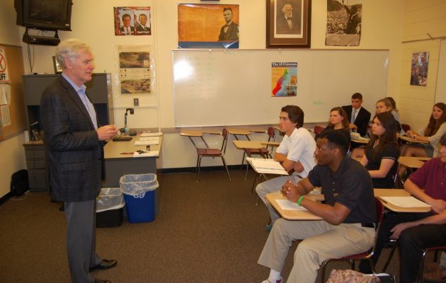 Crenshaw visits Episcopal economics class
