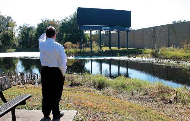 Billboard removal gets cheers from beautification group