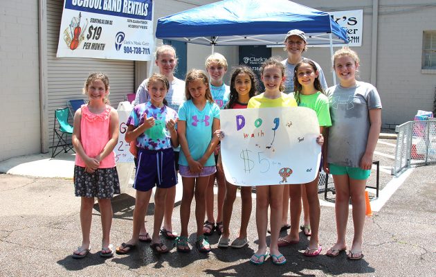 Scouts scrub down furry friends for Jax Dog Café Scouts scrub down furry friends for Jax Dog Café