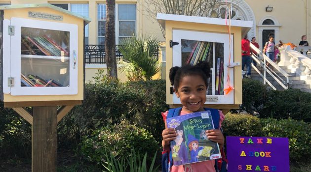 School campus installs Little Free Libraries for two languages
