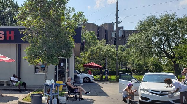 Iconic full-service car wash closing to make way for future use at Roosevelt Square