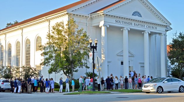 Best-selling author wows capacity crowd at Southside Baptist Church