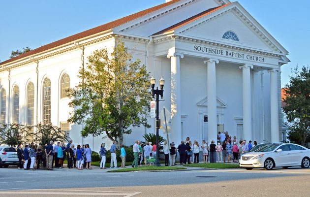 Best-selling author wows capacity crowd at Southside Baptist Church