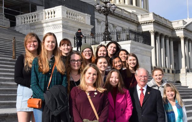 Journalism students hone skills, tour Washington D.C.