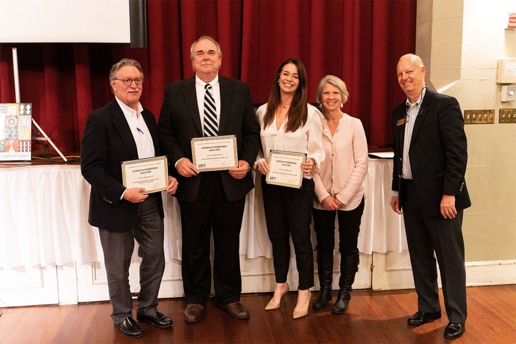Design Award presented for the 1717 Riverside Avenue project, D.W. Meyers Constructors Inc., David Meyers, Richard Skinner & Associates, David B. Case AIA and Studio M Design, Marsha Faulkner. Photo courtesy of Norris Creation