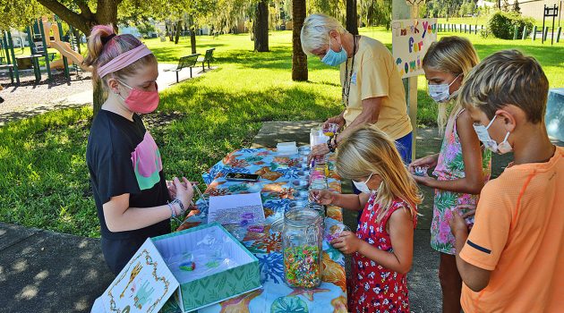 South Shores resident makes bracelets to cheer Wolfson patients