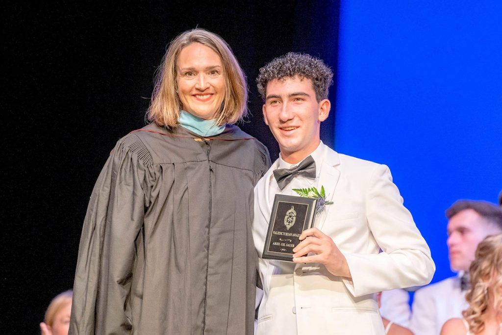 Ariel Sauer receives the Valedictorian Award
