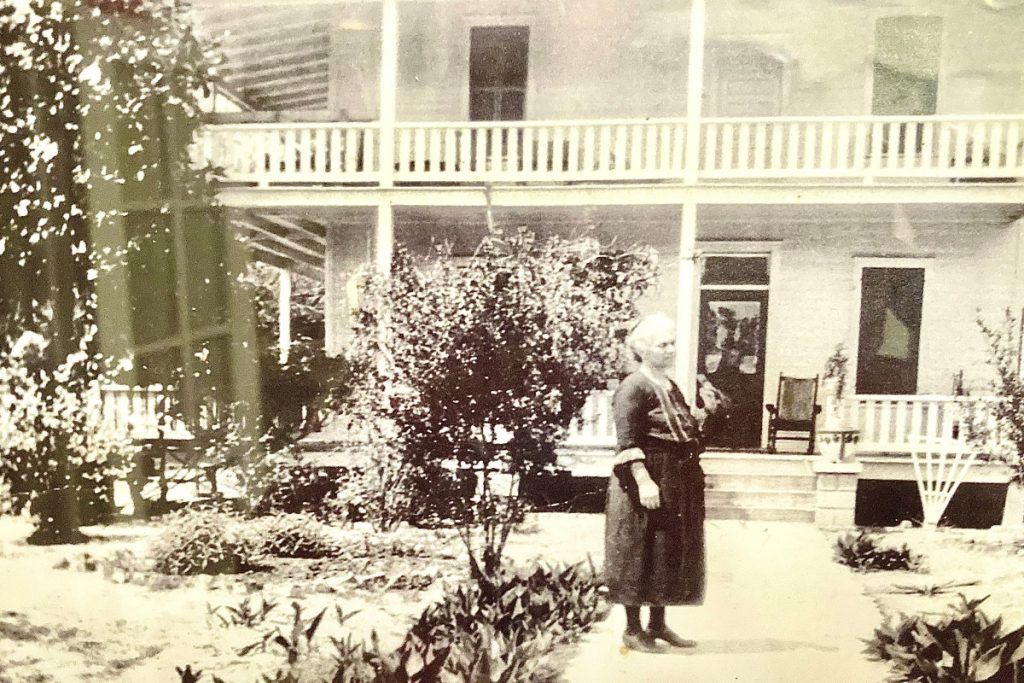 Angelina Ghiotto Danese outside daughter Rita Danese Taylor’s birth home on Greenland Road, Mandarin