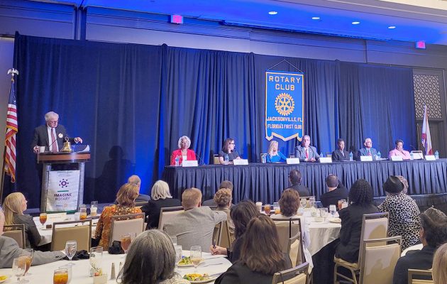 Candidates emphasize need for change at first mayoral debate Candidates emphasize need for change at first mayoral debate