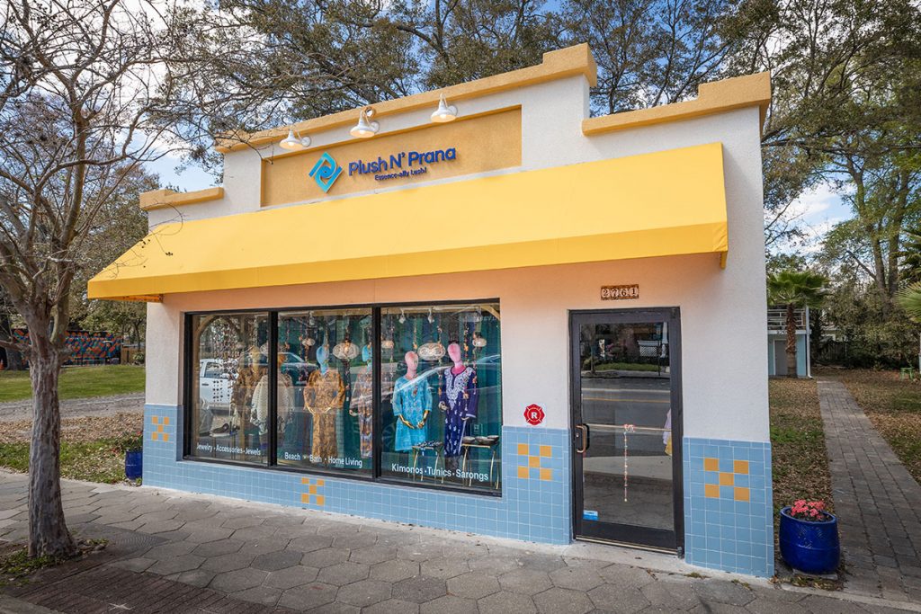 2761 Park Street sports a cheerful awning after its complete renovation. | all other photography by Mark Pennington for RAP