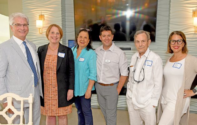 Committee talks gala, fundraising for DESC