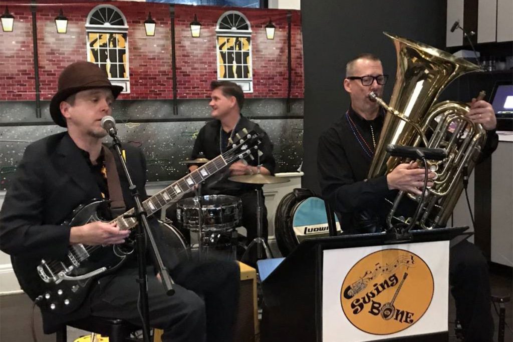 Darren Ronan playing with Swingbone