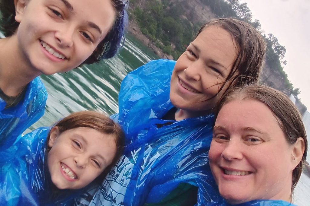 Ranye, Stella, Jessica Meyer and Sonya Hanlin at Niagara Falls.