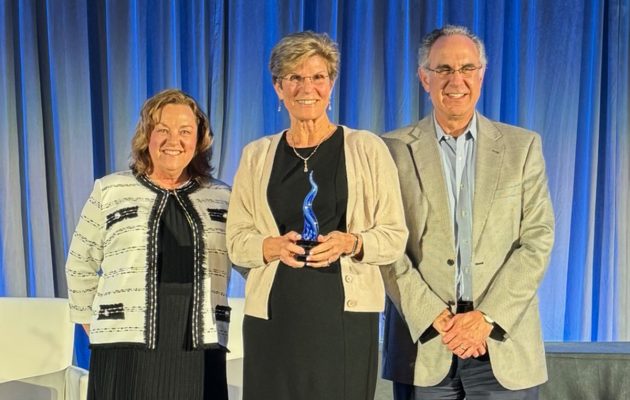 Hodgkins Recieves Sapphire Award